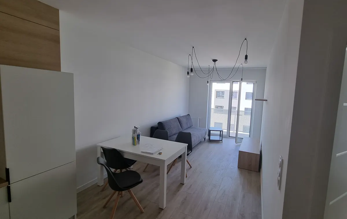 Salon z aneksem przed home stagingiem